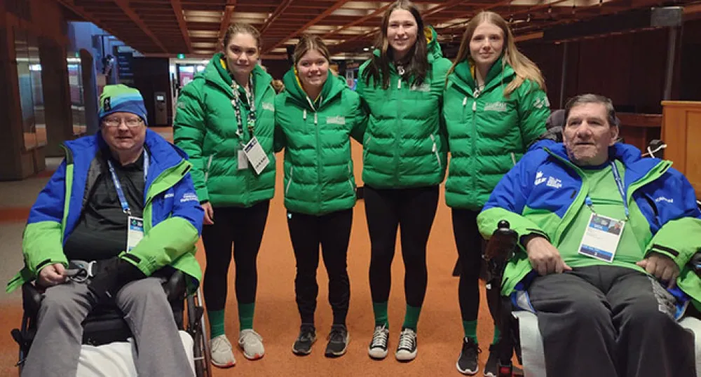 Leo Gallant (right) and Doug Roper (left) with members of Team Saskatchewan Leo Gallant (right) and Doug Roper (left) with members of Team Saskatchewan