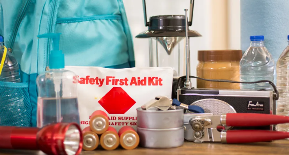 photo of items that should be in an emergency kit