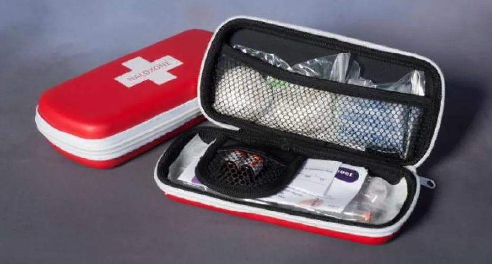 photo of a Naloxone kit