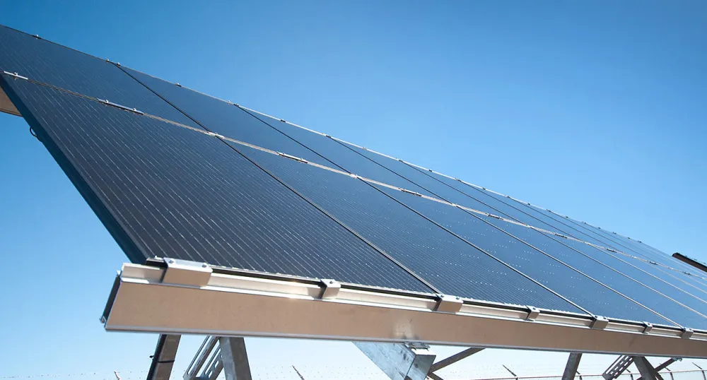 Installation de panneaux solaires à Miltonvale Park, Î.-P.-É.