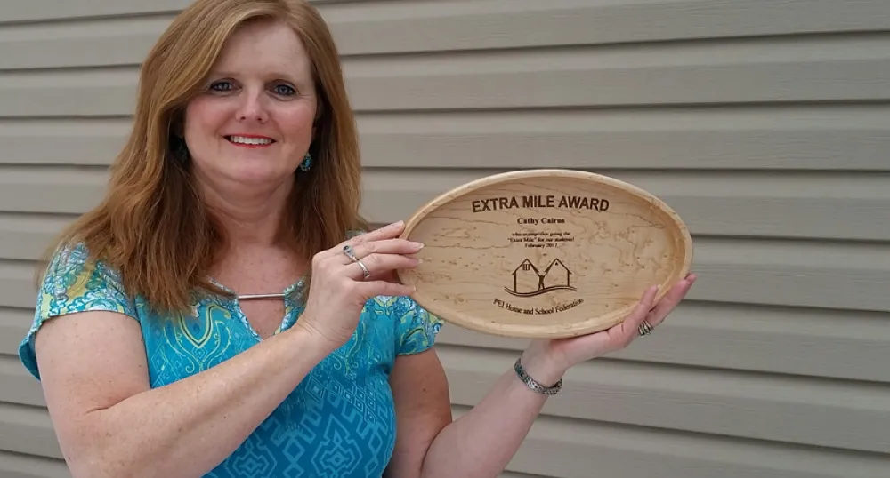 Cathy Cairns Cathy Cairns with her Extra Mile award