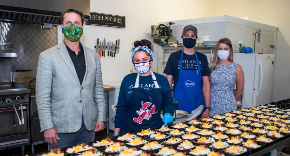 Le programme scolaire d’alimentation saine Un groupe de fonctionnaires de la cuisine commerciale lance le programme scolaire d’alimentation saine dans les écoles de l'Î.-P.-É.