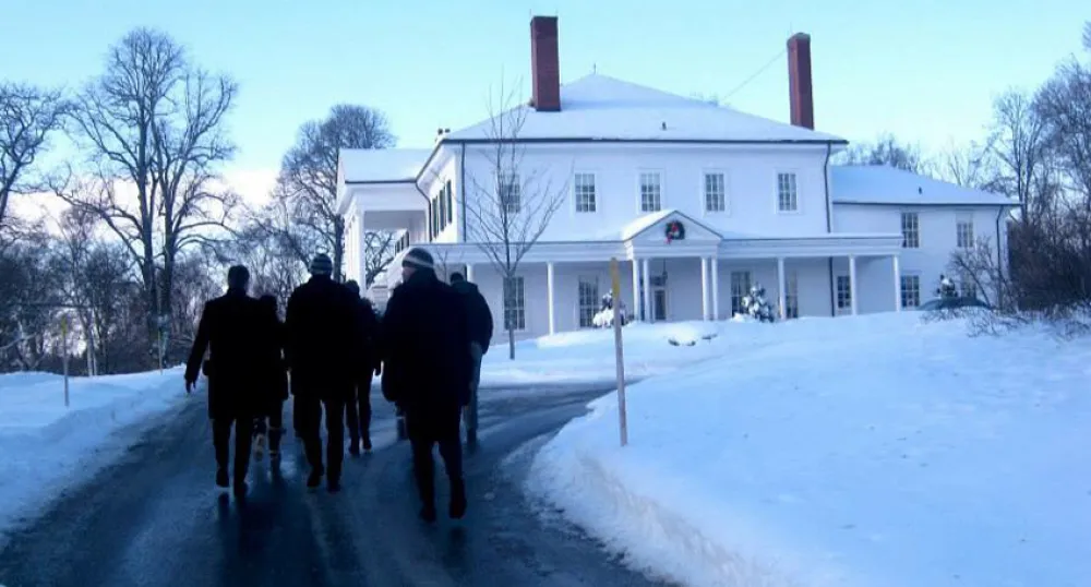 Levee goers walk toward Government House A group of people walk toward Government House.