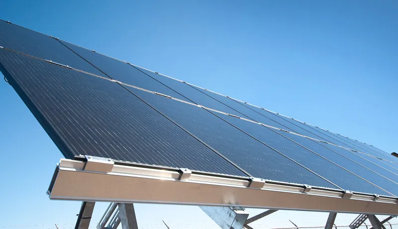 Installation de panneaux solaires à Miltonvale Park, Î.-P.-É.