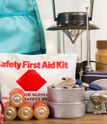 photo of items that should be in an emergency kit